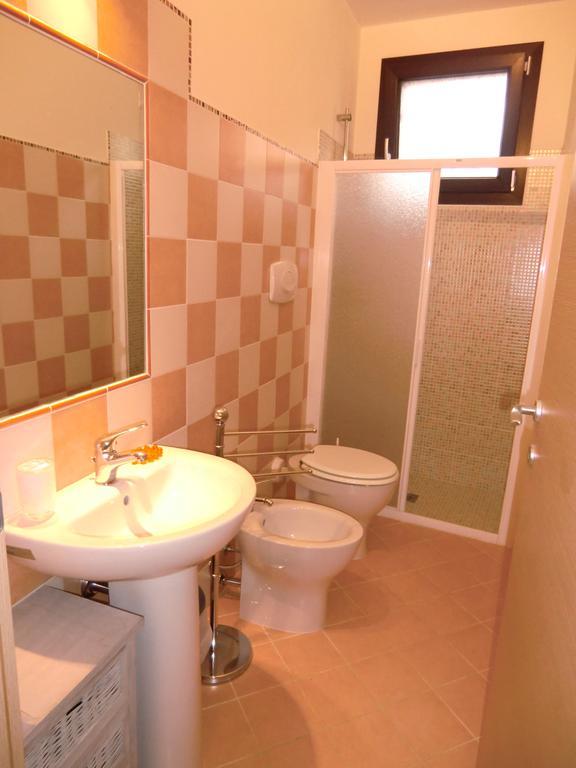 La Casa Felice Appartamenti Chia Zimmer foto
