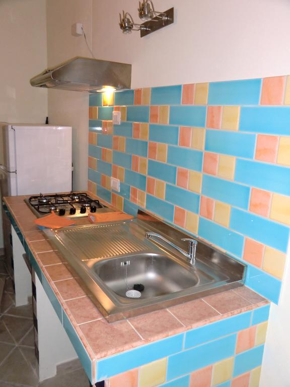 La Casa Felice Appartamenti Chia Zimmer foto