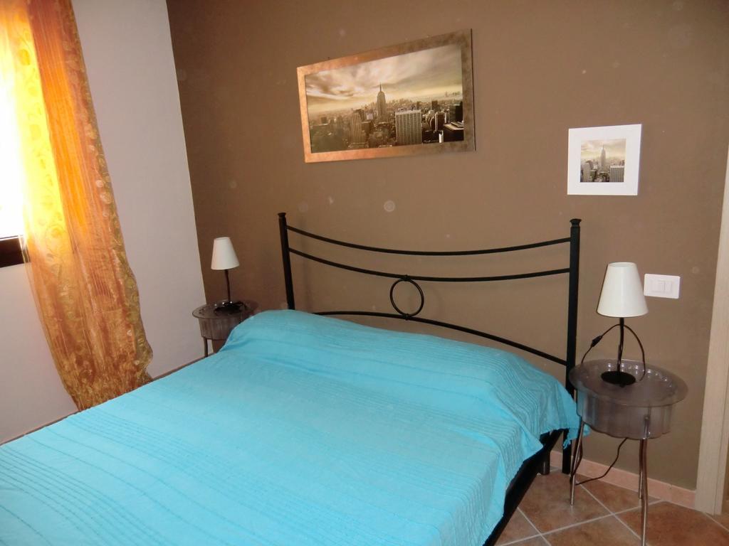 La Casa Felice Appartamenti Chia Zimmer foto