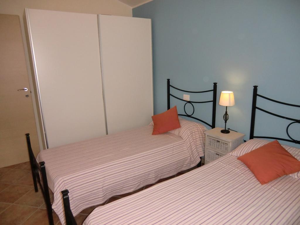 La Casa Felice Appartamenti Chia Zimmer foto