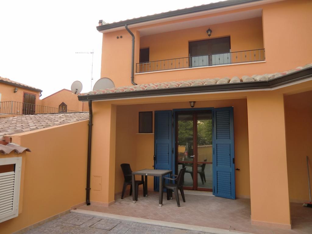 La Casa Felice Appartamenti Chia Zimmer foto