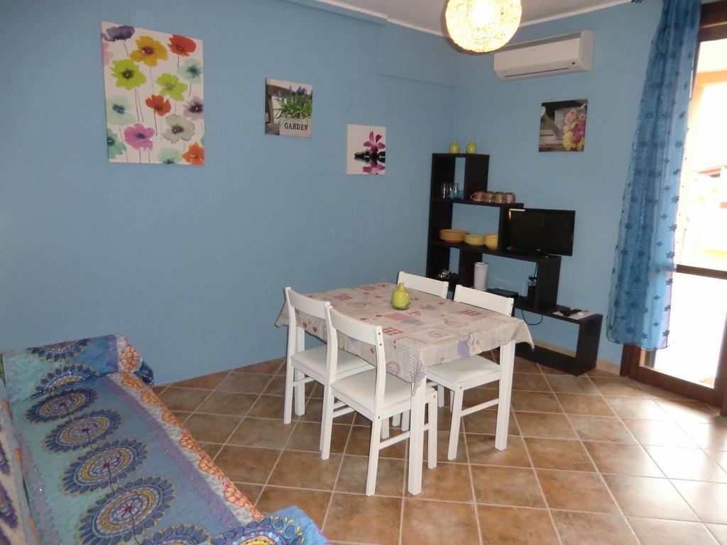 La Casa Felice Appartamenti Chia Zimmer foto