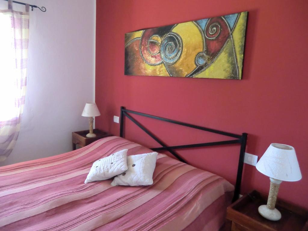 La Casa Felice Appartamenti Chia Zimmer foto