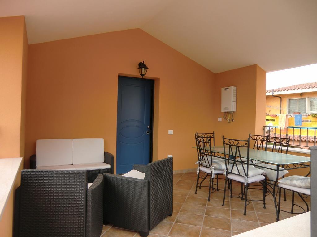 La Casa Felice Appartamenti Chia Zimmer foto