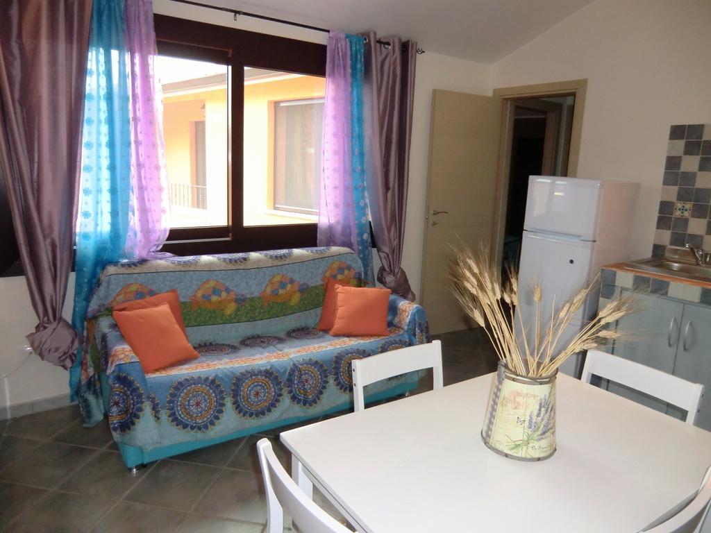 La Casa Felice Appartamenti Chia Zimmer foto