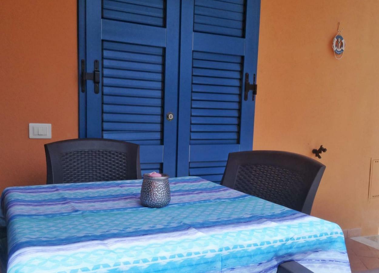 La Casa Felice Appartamenti Chia Exterior foto